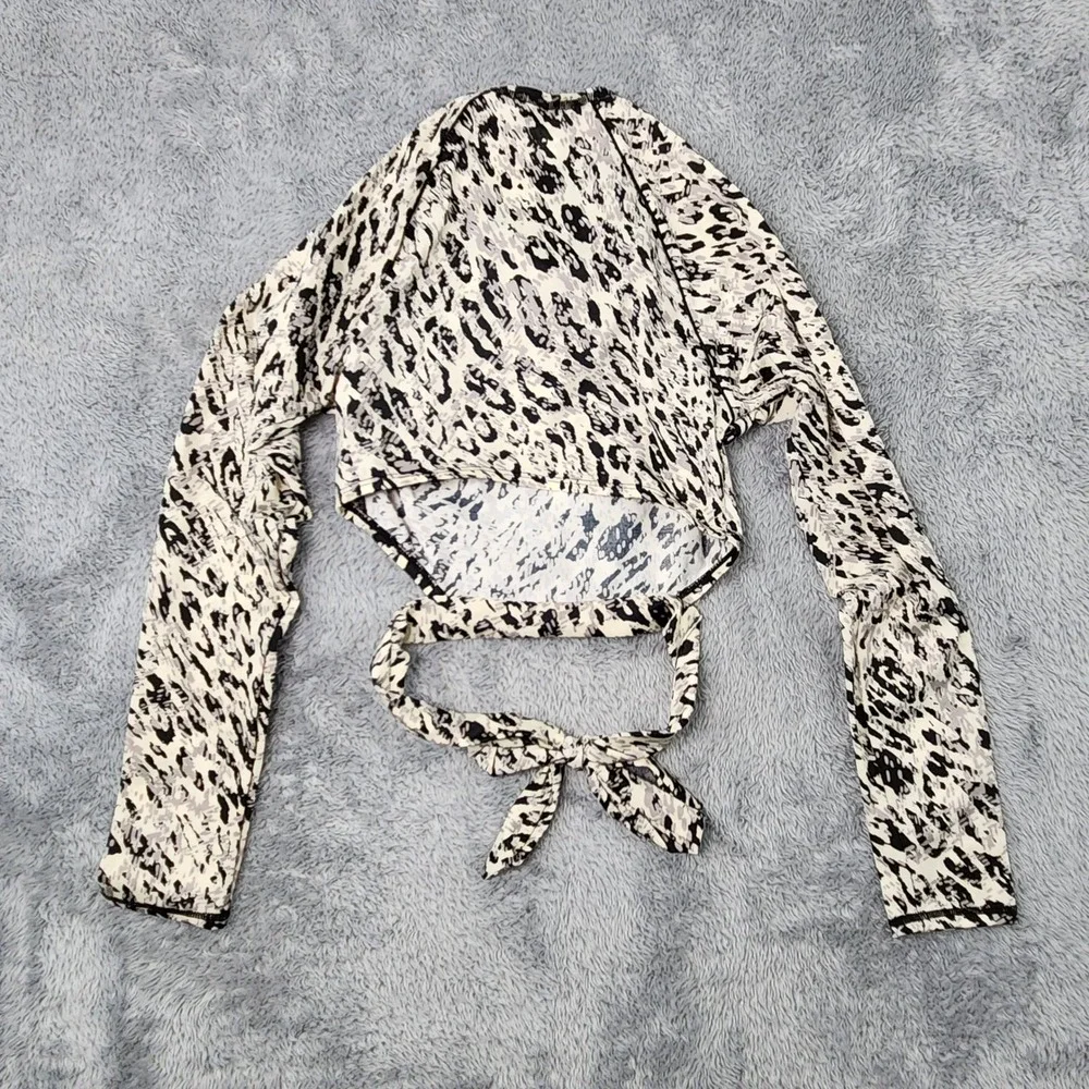 All in Motion Swim‎ Top Juniors XS Gray Leopard Crop Rash Guard Tie Back UPF 50+